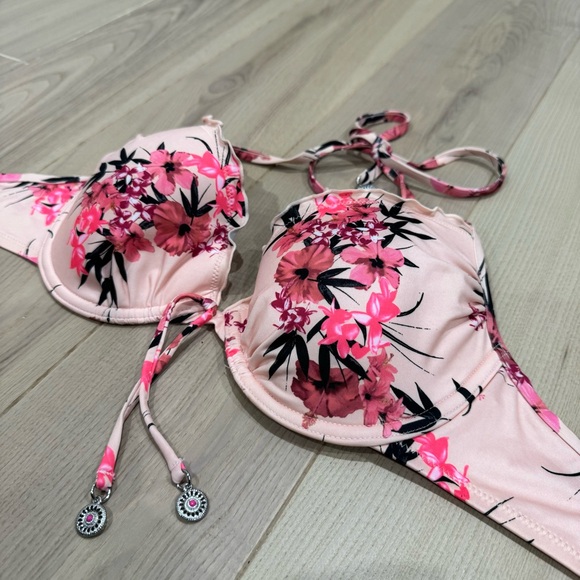 Underwire Bikini Top - Picture 2 of 7